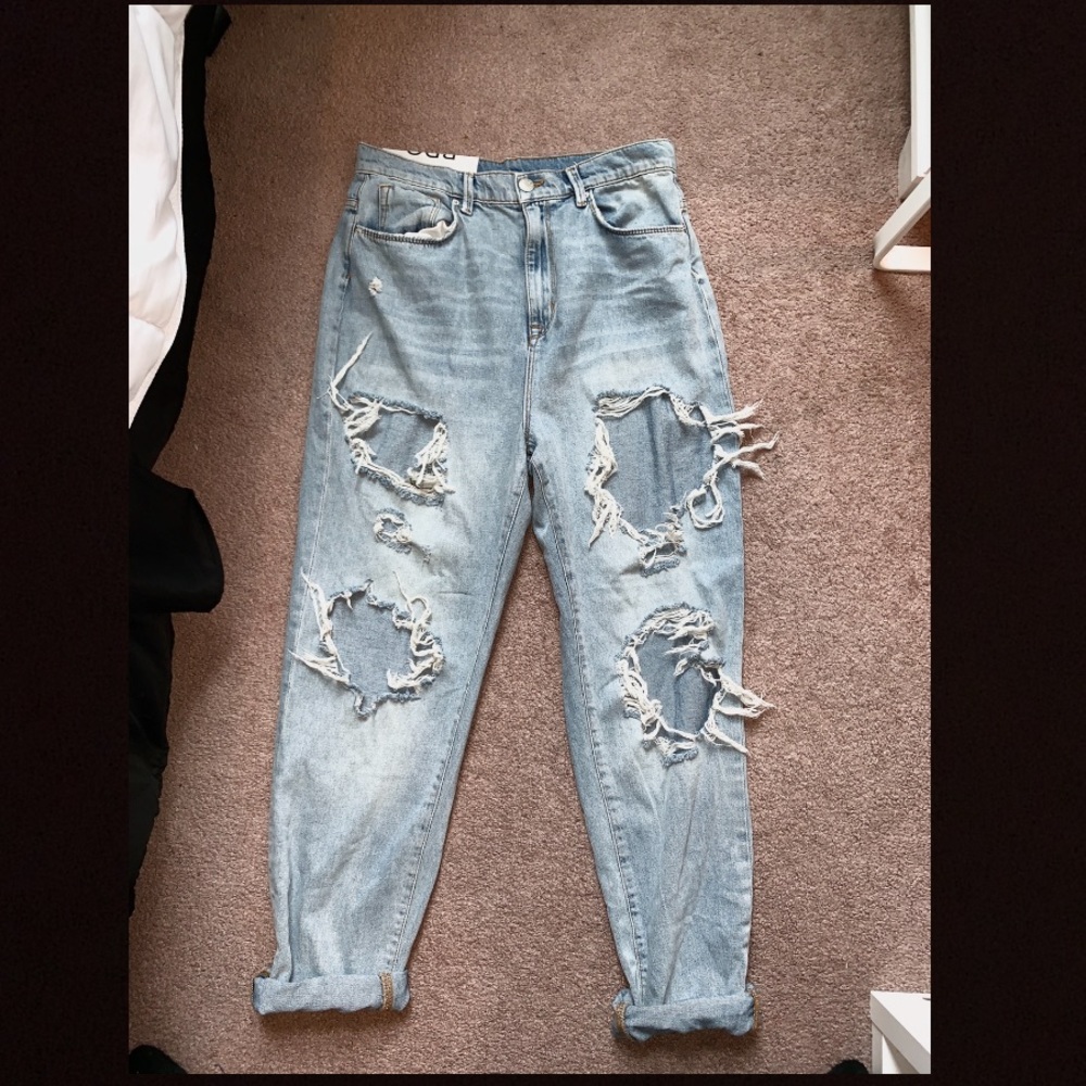 HIGH WAISTED MOM JEANS